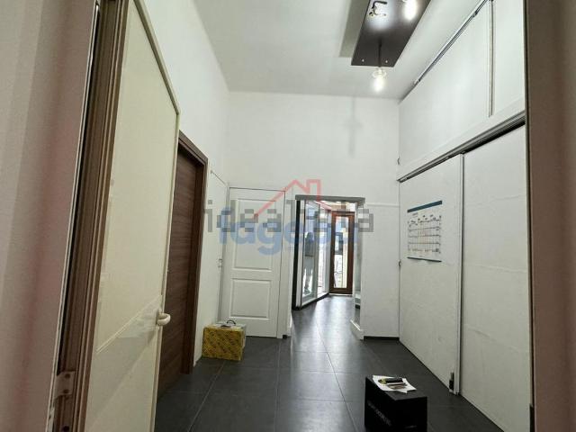 Locale Commerciale in vendita a Puglia, Barletta-andria-trani