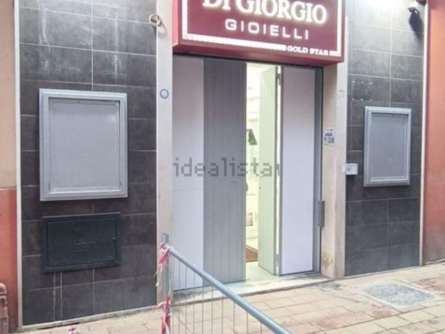 Locale Commerciale in vendita a Puglia, Taranto
