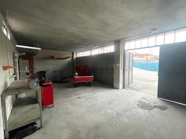 Locale Commerciale in vendita a Piemonte, Biella