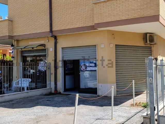 Locale Commerciale in vendita a Roma Capitale, Lazio