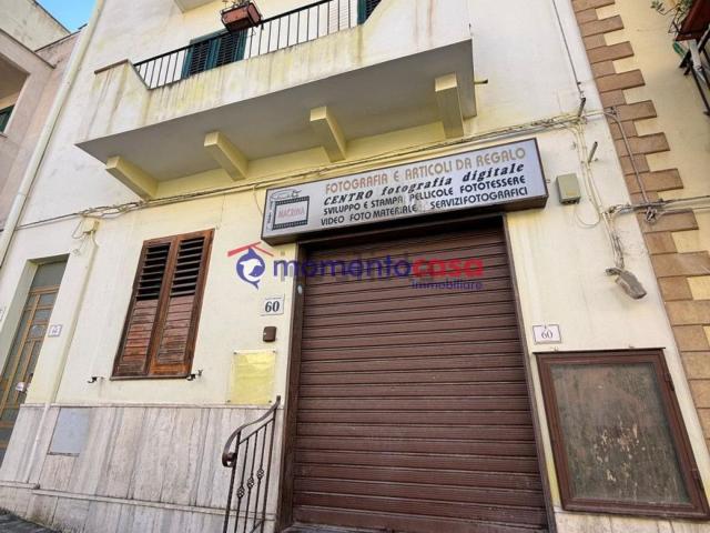 Locale Commerciale in vendita a Calabria, Reggio Calabria