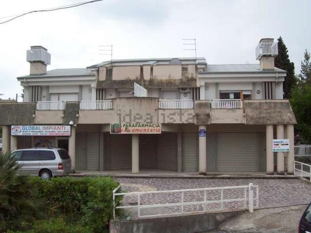 Locale Commerciale in vendita a Calabria, Cosenza