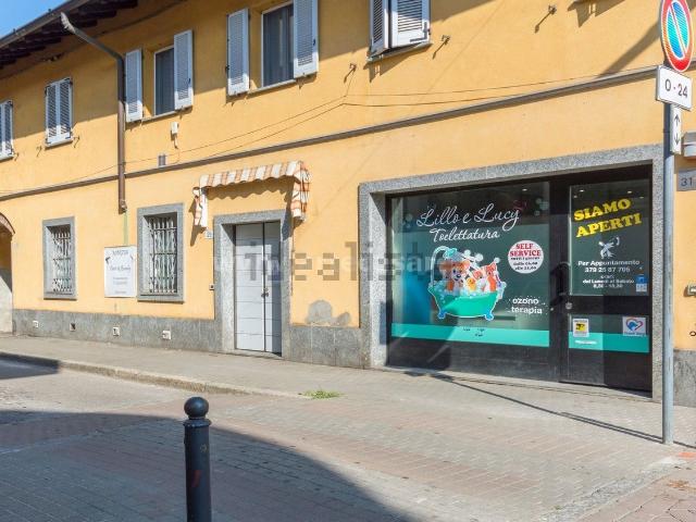 Locale Commerciale in vendita a Samarate, Lombardia
