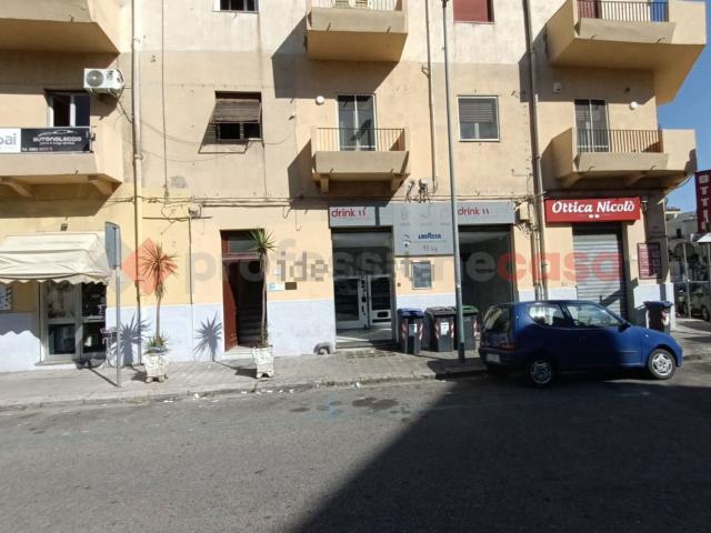 Locale Commerciale in vendita a Calabria, Reggio Calabria