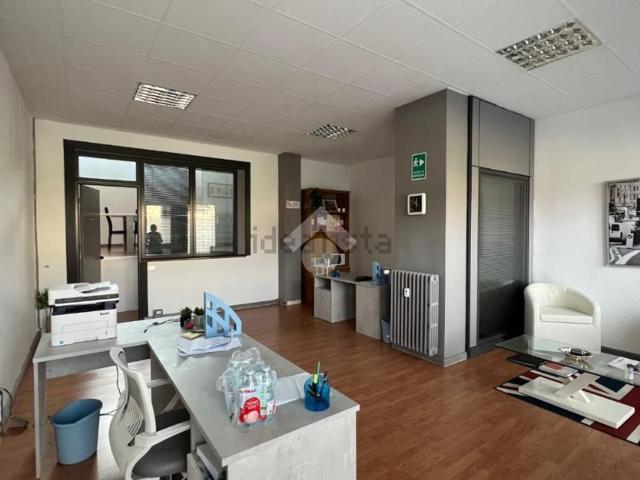 Locale Commerciale in vendita a Colle, Trescore Balneario