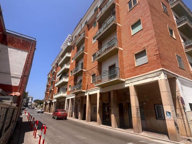 Locale Commerciale in vendita a Borgo Medievale, Roma Capitale