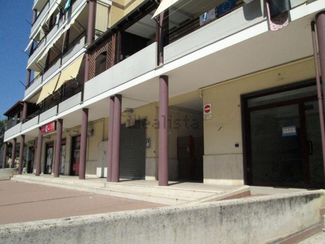 Locale Commerciale in vendita a Grotta Pignata, Matera