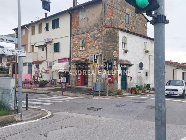 Locale Commerciale in vendita a Cascina, Toscana
