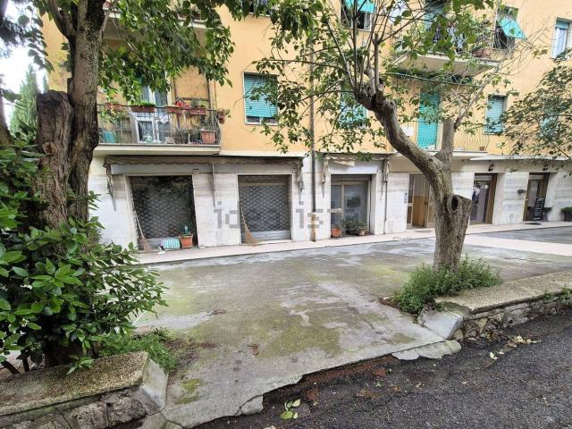 Locale Commerciale in vendita a Santa Lucia, Cenerente