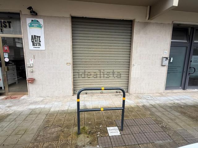 Locale Commerciale in vendita a Lastra A Signa, Toscana