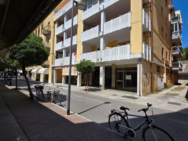 Locale Commerciale in vendita a Grado, Friuli-Venezia Giulia
