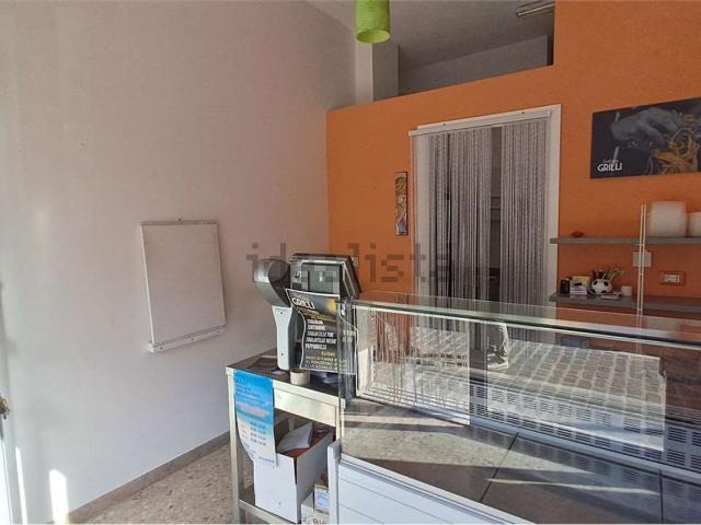 Locale Commerciale in vendita a Marche, Ancona