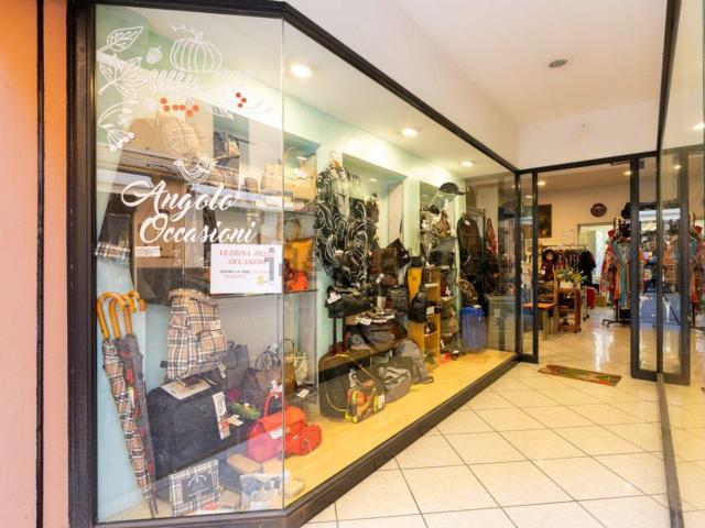 Locale Commerciale in vendita a Unione dei comuni Valli del Reno, Lavino e Samoggia, Bazzano