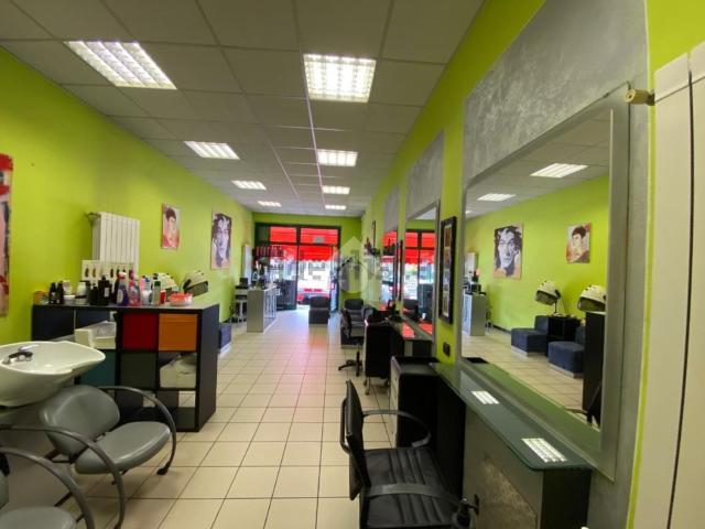 Locale Commerciale in vendita a Villongo, Lombardia