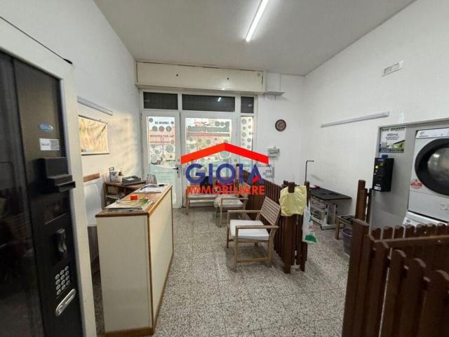 Locale Commerciale in vendita a Mondragone, Campania