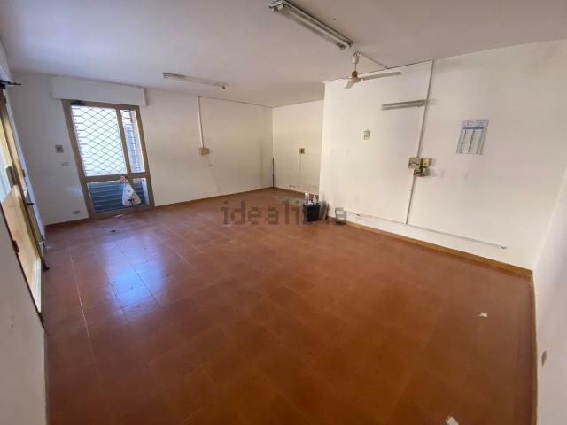 Locale Commerciale in vendita a Puglia, Lecce