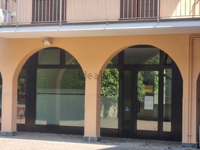 Locale Commerciale in vendita a Bruntino, Villa d'Almè
