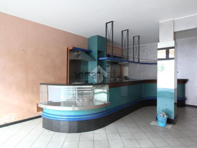 Locale Commerciale in vendita a Bruntino, Villa D'almè