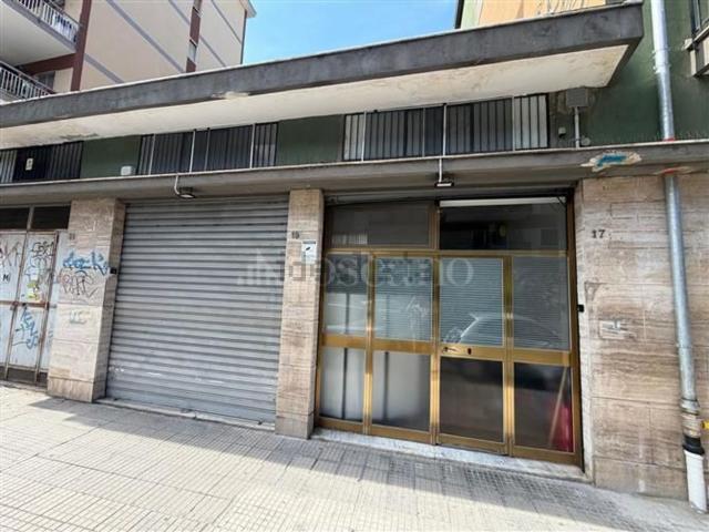 Locale Commerciale in vendita a Municipio 2, Puglia