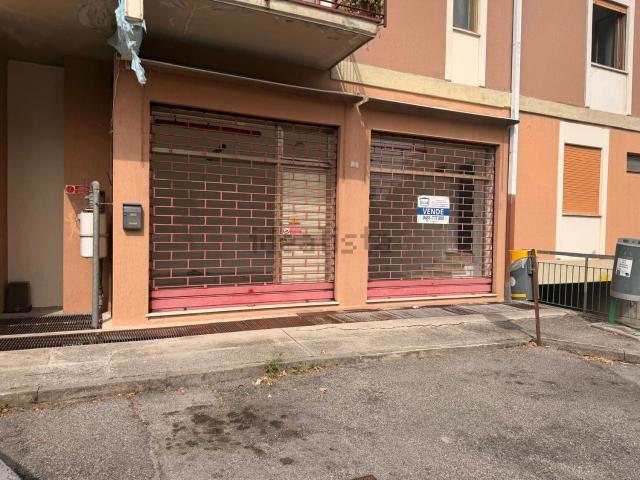 Locale Commerciale in vendita a Staranzano, Friuli-Venezia Giulia