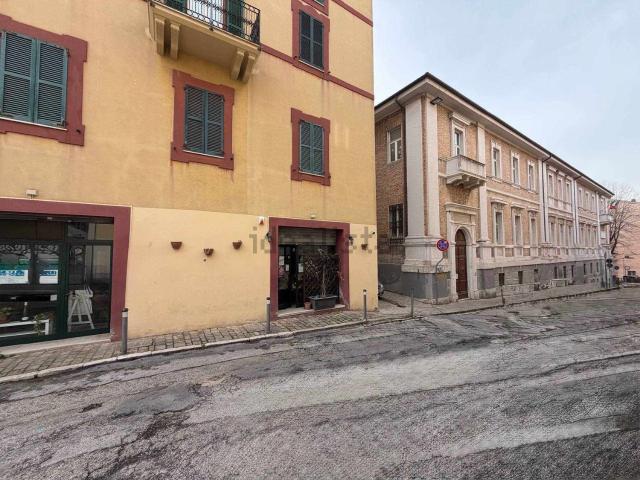 Locale Commerciale in vendita a Santo Stefano, Marche