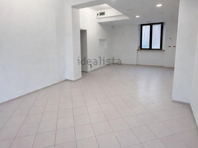 Locale Commerciale in vendita a 5 Torri, Marche