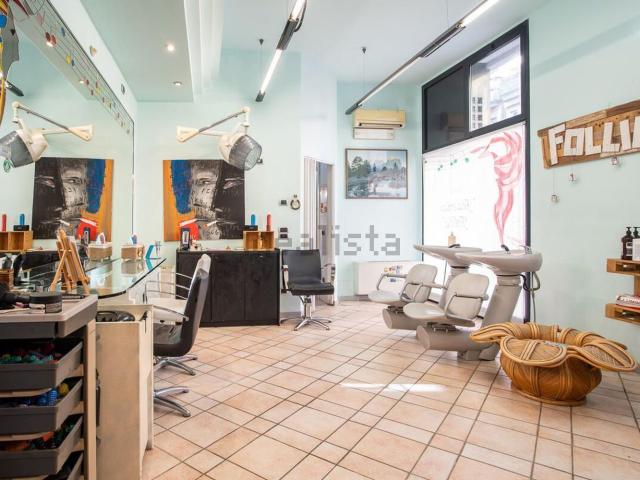 Locale Commerciale in vendita a Ovest, Brenzone