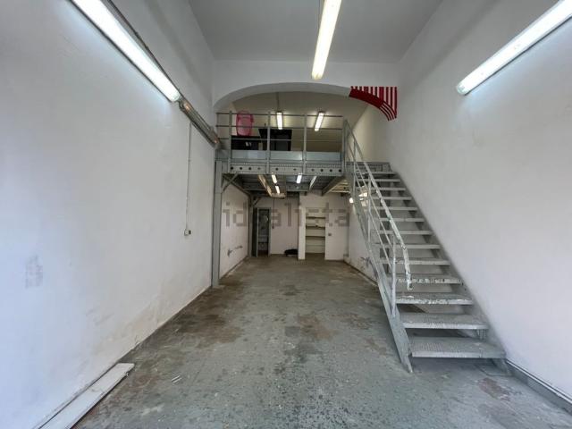 Locale Commerciale in vendita a Isolotto, Firenze