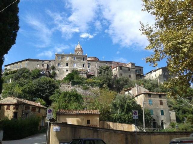 Locale Commerciale in vendita a Camaiore, Lucca