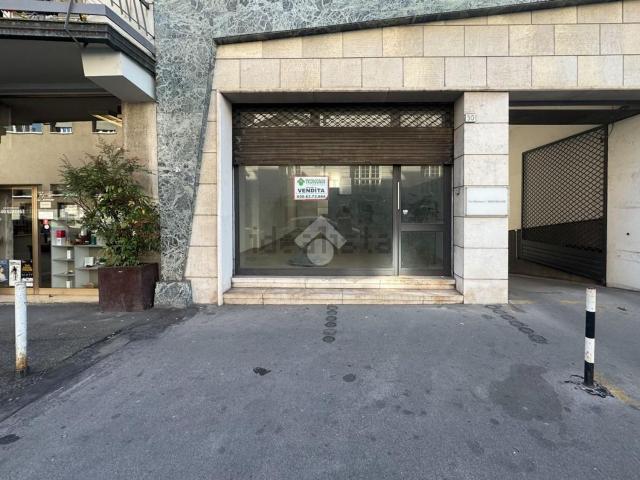 Locale Commerciale in vendita a Zona Centro, Brescia