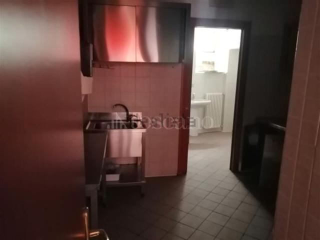 Locale Commerciale in vendita a Gironico, Como