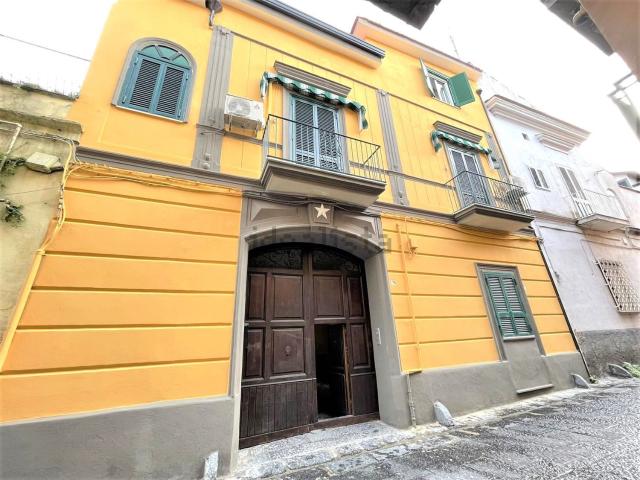 Locale Commerciale in vendita a Giugliano In Campania, Campania