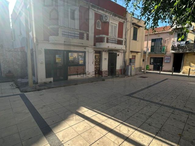 Locale Commerciale in vendita a I Circoscrizione, Messina