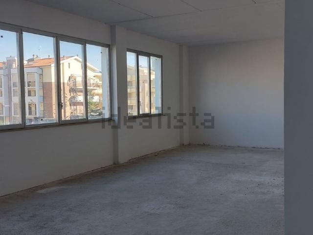 Locale Commerciale in vendita a Unione dei Comuni della Val Vibrata, Tortoreto