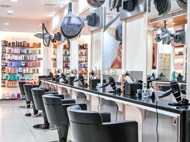 Locale Commerciale in vendita a Marche, Pesaro E Urbino