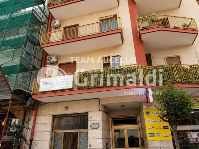 Locale Commerciale in vendita a Olevano Sul Tusciano, Campania