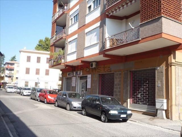 Locale Commerciale in vendita a Frosinone, Lazio
