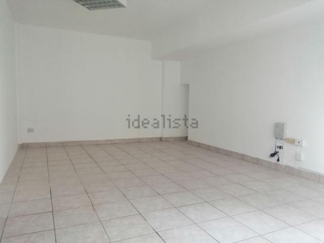Locale Commerciale in vendita a Isola Rosa, Trezzano Sul Naviglio