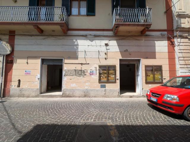 Locale Commerciale in vendita a Curti, Campania