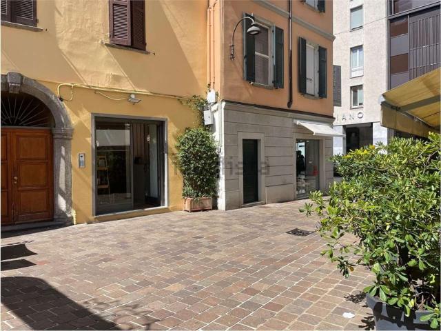 Locale Commerciale in vendita a Sant'Agostino, Como