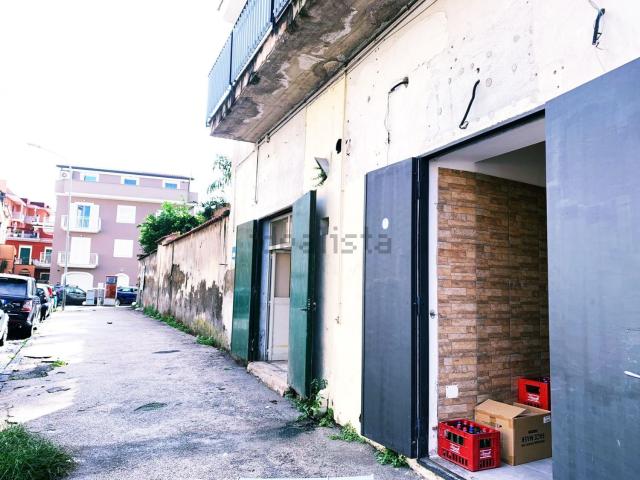 Locale Commerciale in vendita a Pomigliano D'arco, Campania