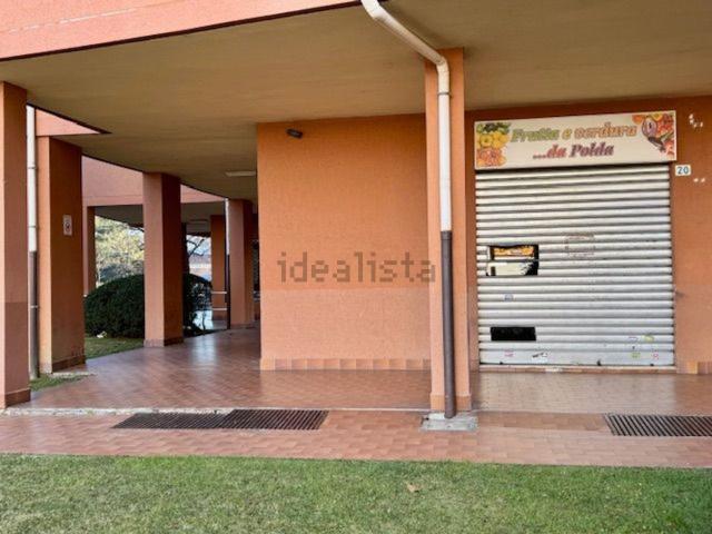 Locale Commerciale in vendita a Pinerolo, Torino