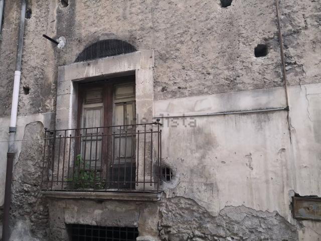 Locale Commerciale in vendita a Lentini, Sicilia