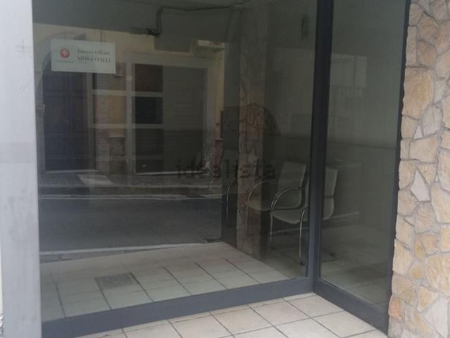 Locale Commerciale in vendita a Formia, Lazio