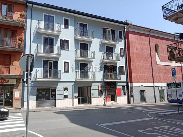 Locale Commerciale in vendita a Atripalda, Campania
