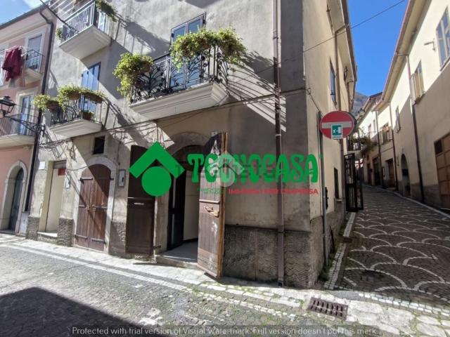 Locale Commerciale in vendita a Ospedaletto D'alpinolo, Campania