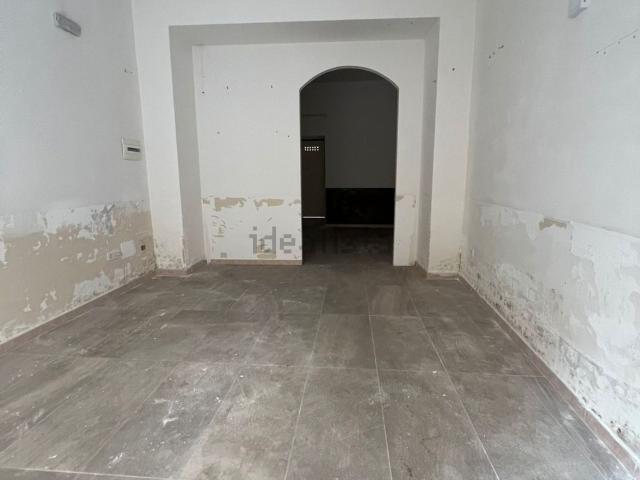 Locale Commerciale in vendita a Nola, Campania