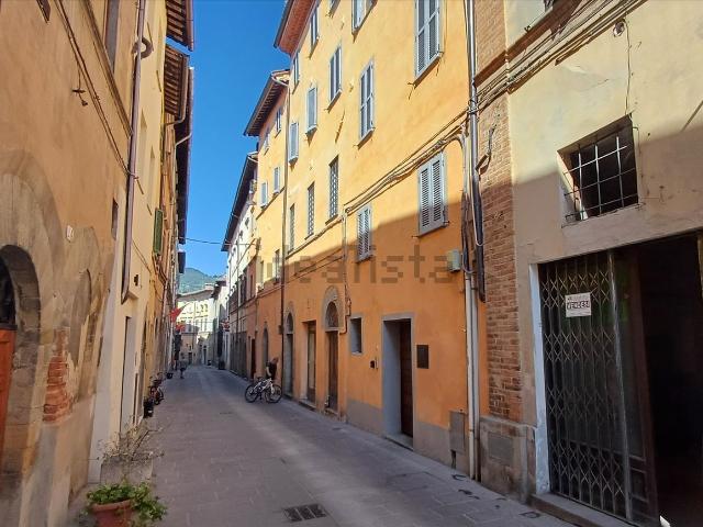 Locale Commerciale in vendita a Città di Castello, Perugia