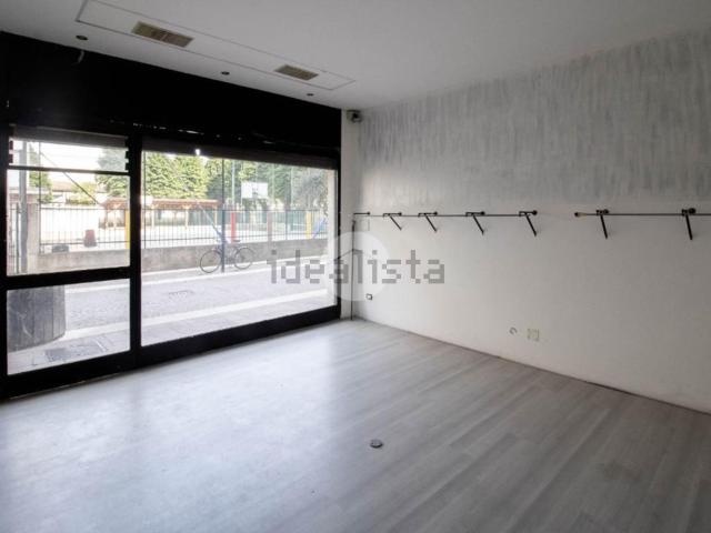 Locale Commerciale in vendita a Tavazzano, Tavazzano Con Villavesco