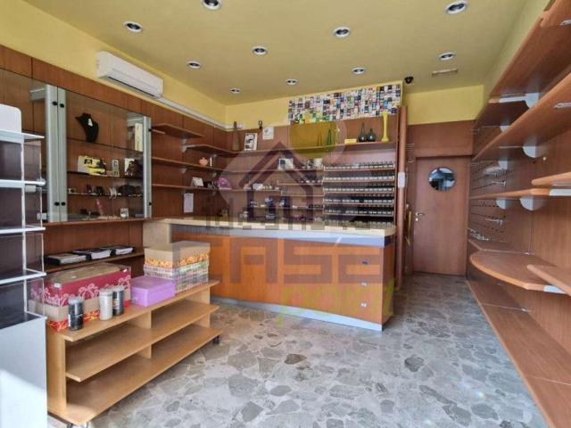 Locale Commerciale in vendita a Bassa Reggiana, Re